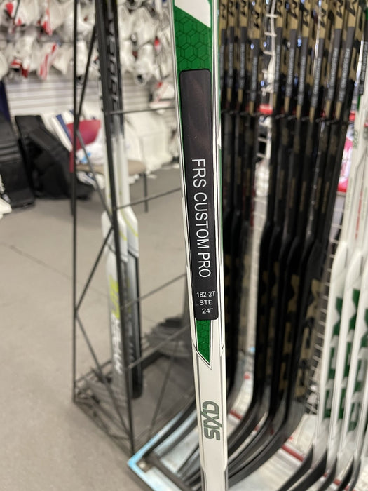 CCM Axis pro goal stick - Int White/Green 24" Regular